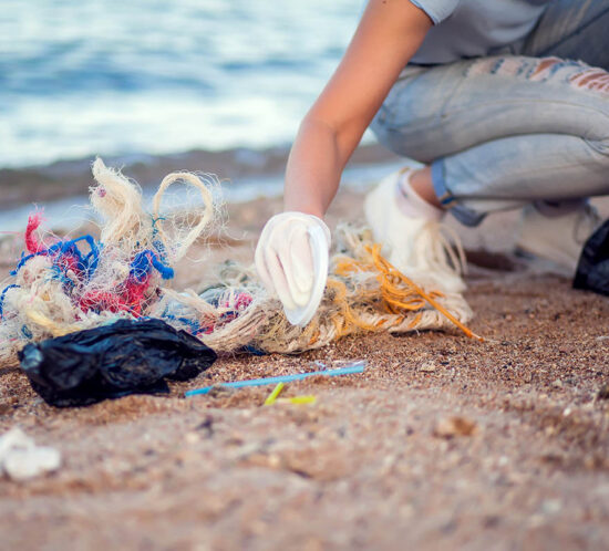 Recogida de basura en la playa